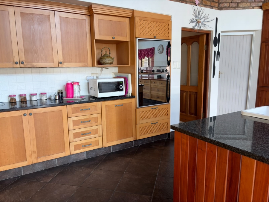 6 Bedroom Property for Sale in West Bank Eastern Cape